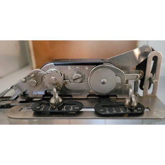 Singer Buttonhole Attachment Part No. 121795 for Singer Lock Stitch Sewing Machi - Picture 9 of 11